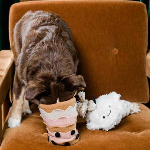 INJOYA SNUFFLE TOY BOBA TIME DOG DETAIL